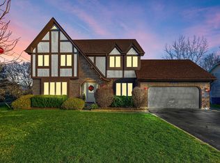 2S401 Golfview Dr, Glen Ellyn, IL 60137