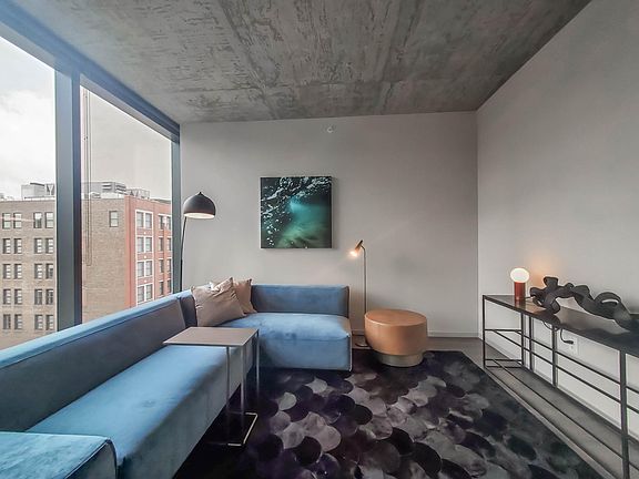 5th image of 716 S Clark St #802