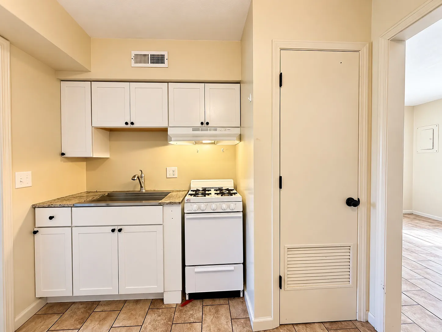 1 bed, $850 — Photo 2