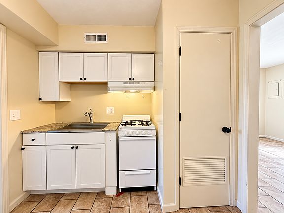 2nd image of 2336 Hovekamp Rd APT 5
