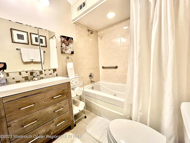 69 Franklin Ave #1 — Photo 37