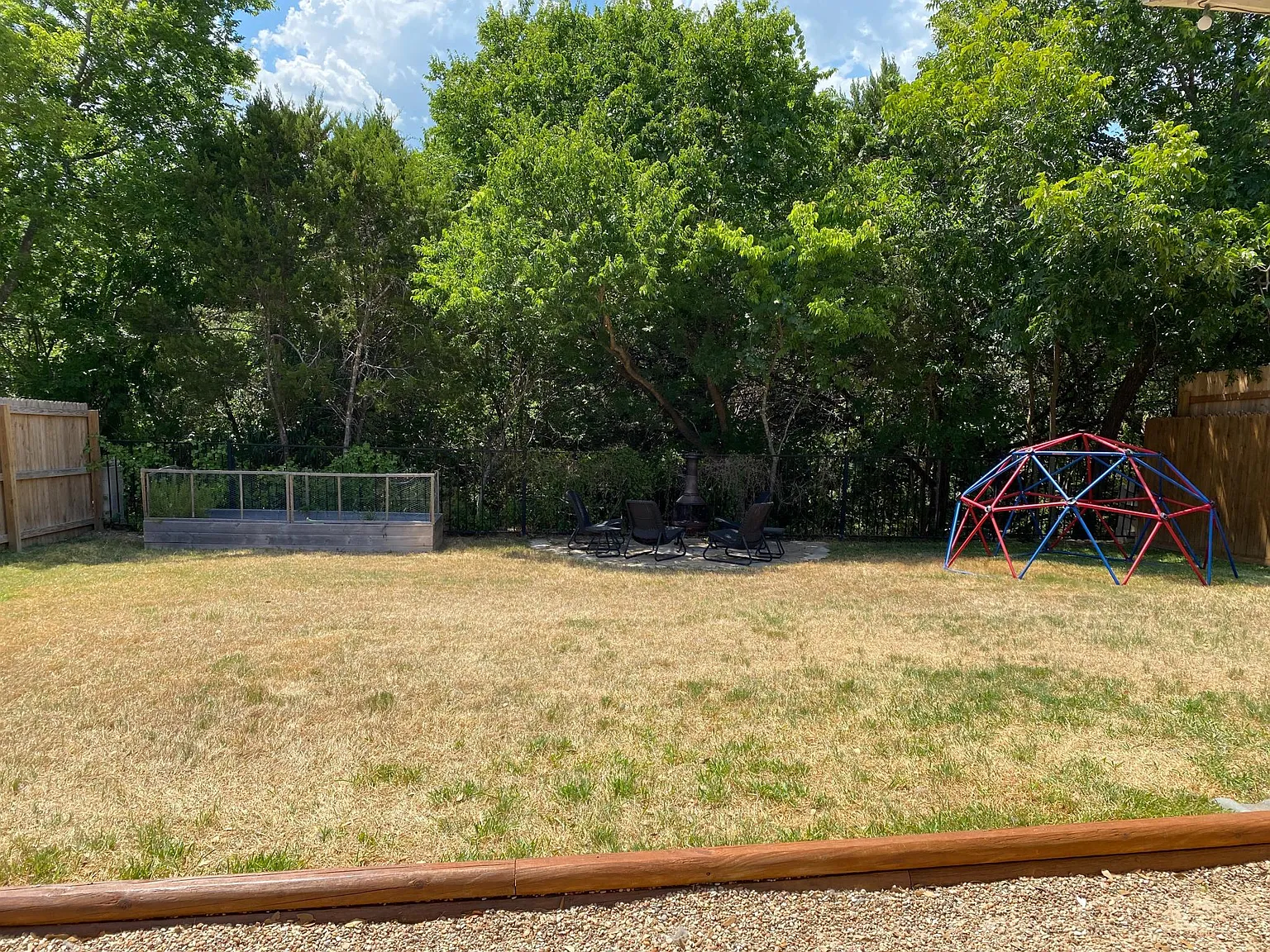 1607 Melissa Oaks Ln — Photo 3