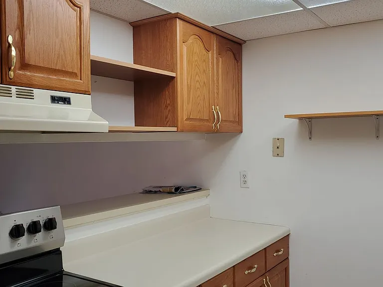 937 W Oak Ridge Rd #B — Photo 4