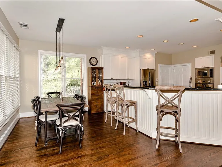 265 Windsor Gate Cv — Photo 18