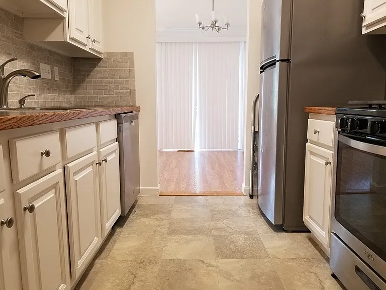 24 E Bluff Rd #24 — Photo 4