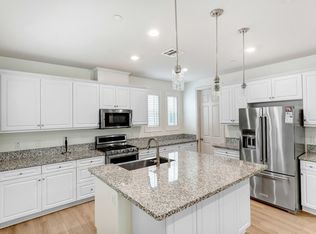 7209 N Chestnut Ln, Van Nuys, CA 91405