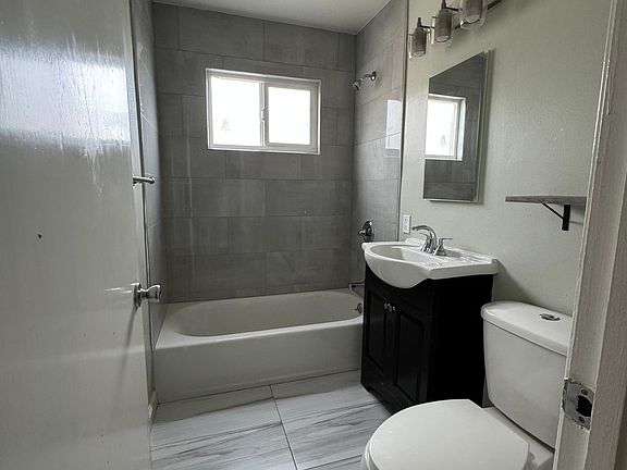 4th image of 717 Linden Ave APT 2