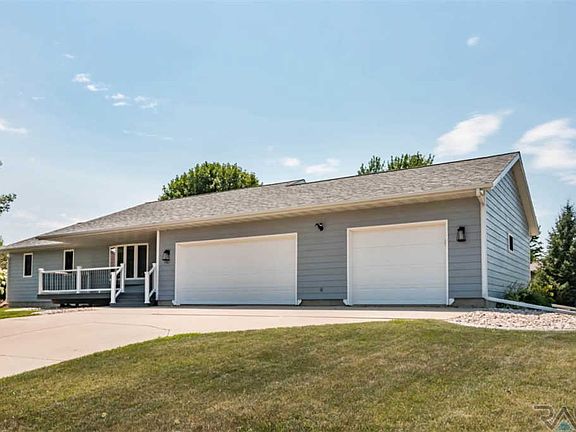 3rd image of 501 Willie Dr