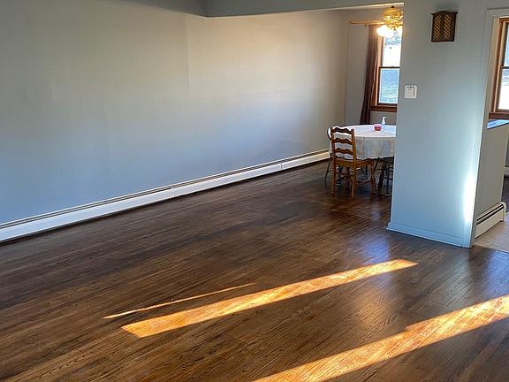 3rd image of 965 Chestnut St