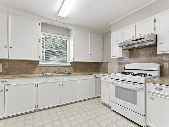 5th image of 3902 Harvard St