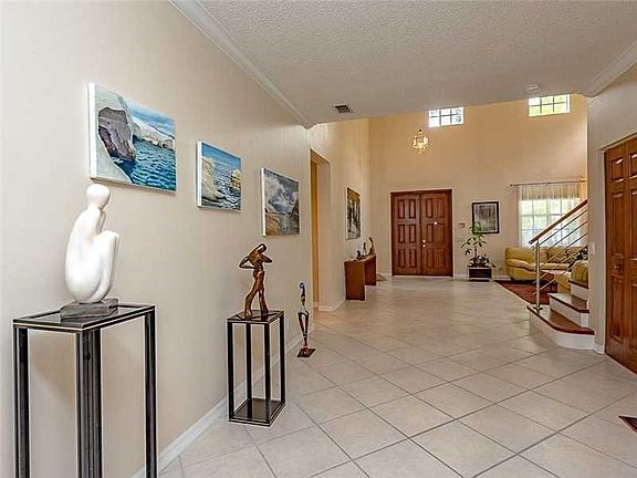 2nd image of 3878 Crestwood Cir