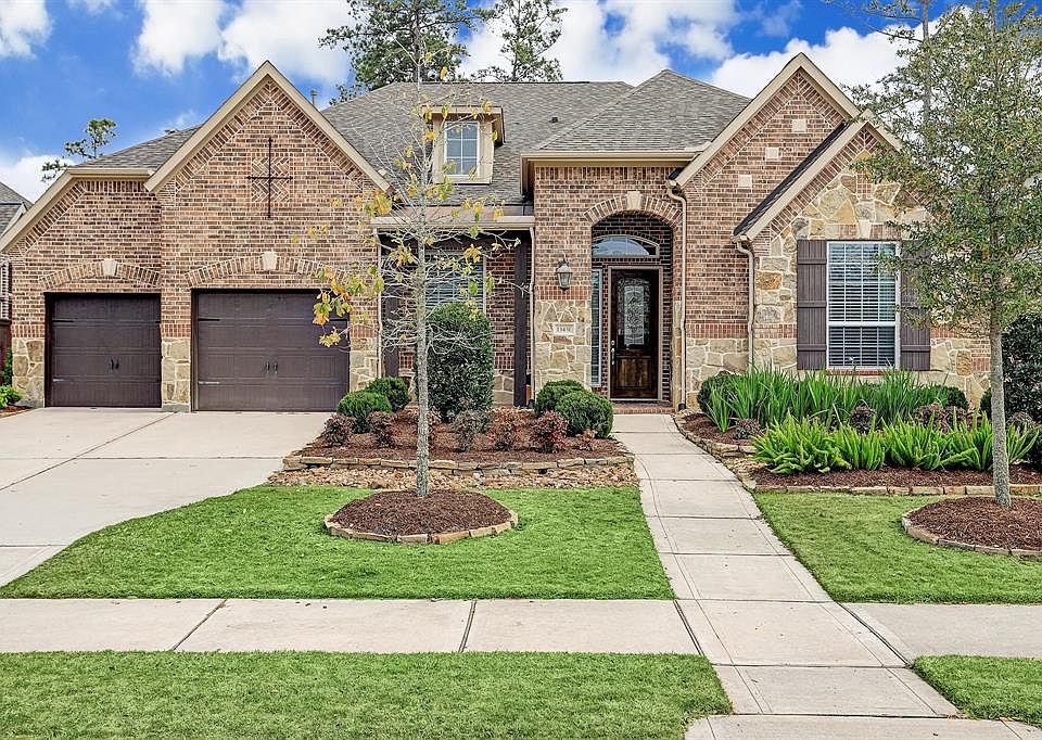 Beautiful Trendmaker Home on an oversized lot(70')! Located on a cul-de-sac street. 3 car garage! Wonderful landscaping in front and back of the home.
