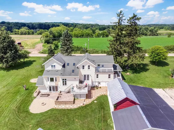 N7424 Madison Rd, Mayville, WI 53050