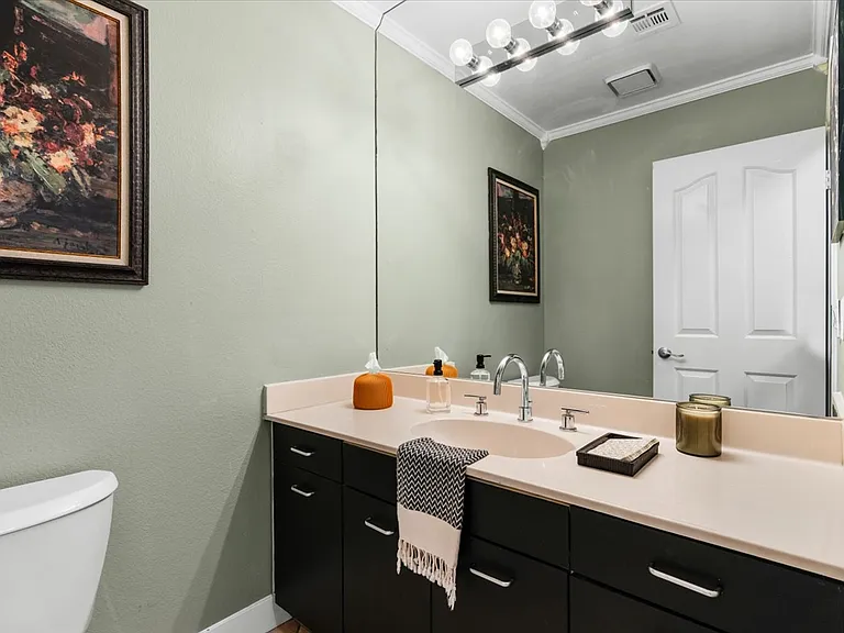 1/2 Bath