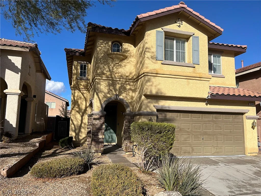4 bed, 3.0 bath, 2160 sqft, $2,300 — Photo 1