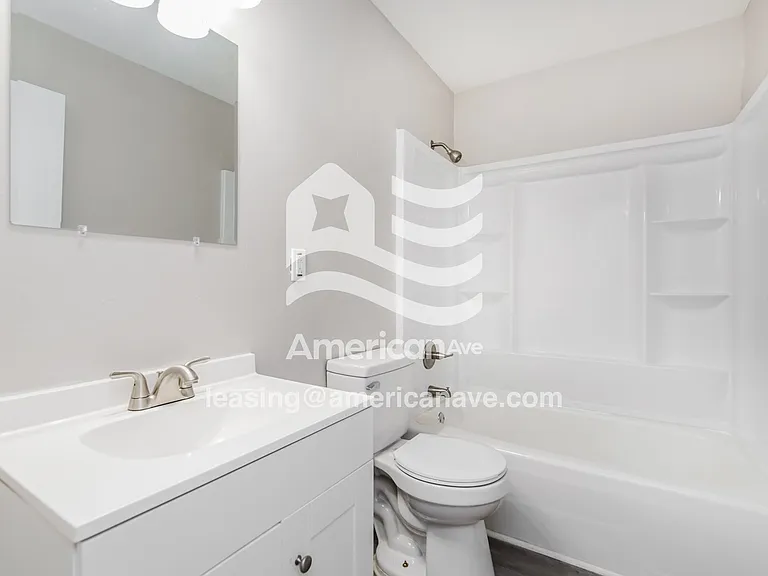 1483817_014_bathroom_12693036.jpg