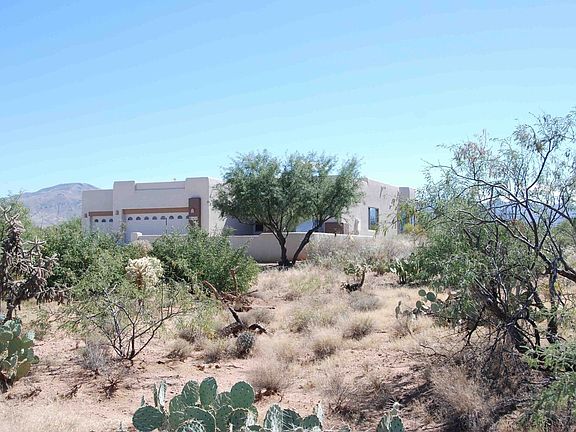 Side View, borders common land that can't be developed