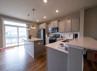 575 Locke Pointe Dr NE, Fridley, MN 55432