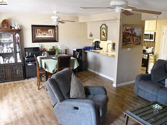 3rd image of 2502 Edward Ln