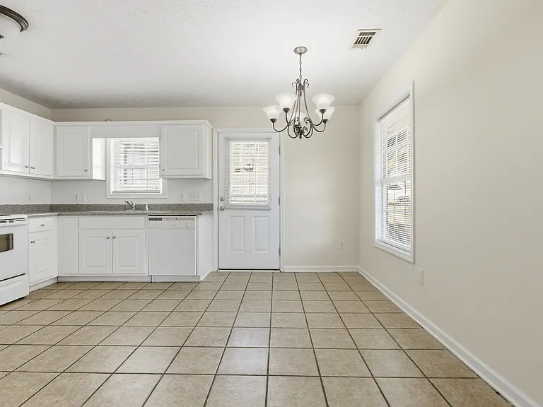 701 Pine Hill Ct — Photo 4