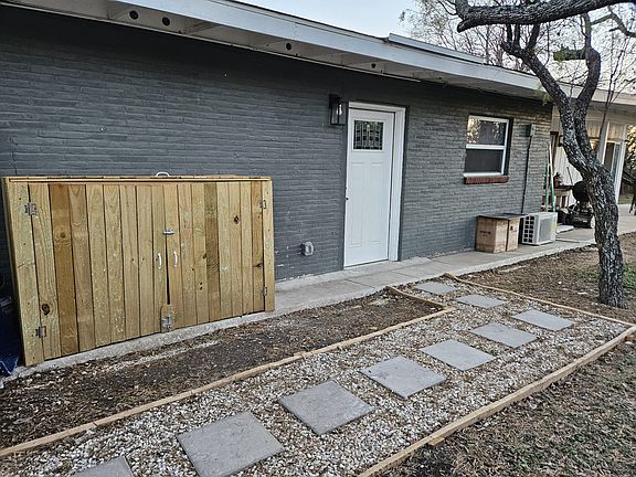 4th image of 102 Honeysuckle Ln