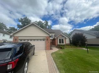 1396 Bembridge Dr, Rochester Hills, MI 48307