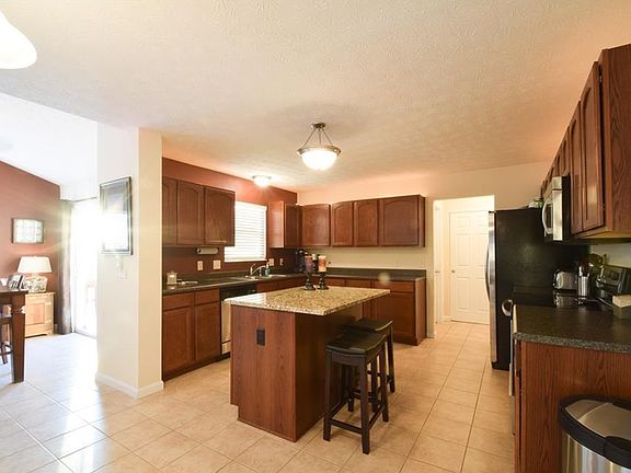 4th image of 1502 Cameron Dr