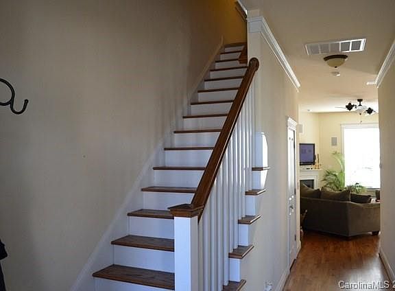 4th image of 115 W Morehouse Ave