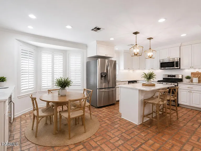 320 Lippi Blvd — Photo 8