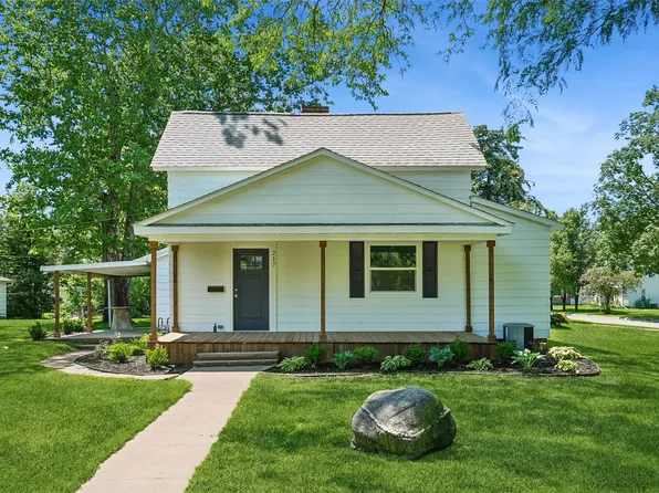 217 N 6th St, Adel, IA 50003