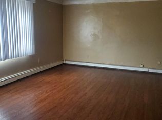 20800 Greenview Rd, Southfield, MI 48075