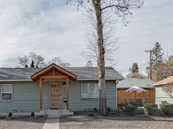 512 SE 10th St, Grants Pass, OR 97526