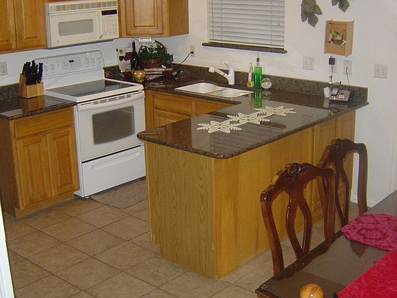 Kitchen w/ Granite