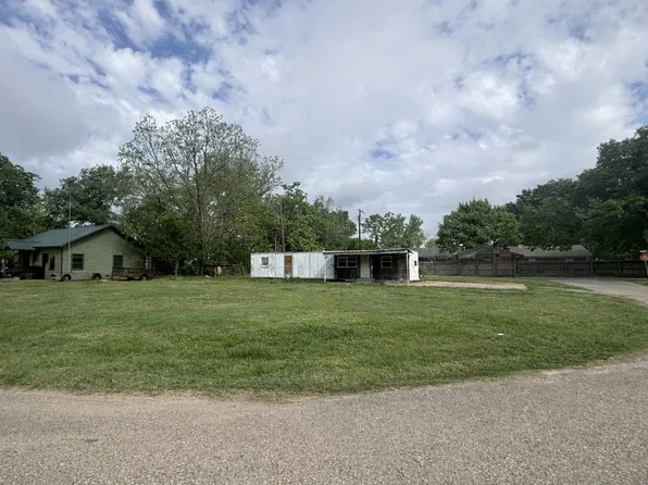 211 E Railroad St, Mabank, TX 75156