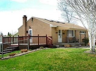 2337 Oak Manor Dr, Pittsburgh, PA 15220