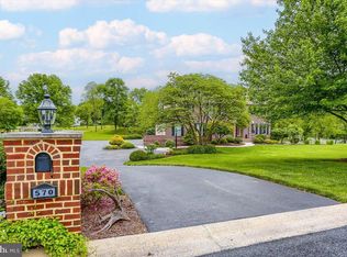 570 Lucinda Ln, Mechanicsburg, PA