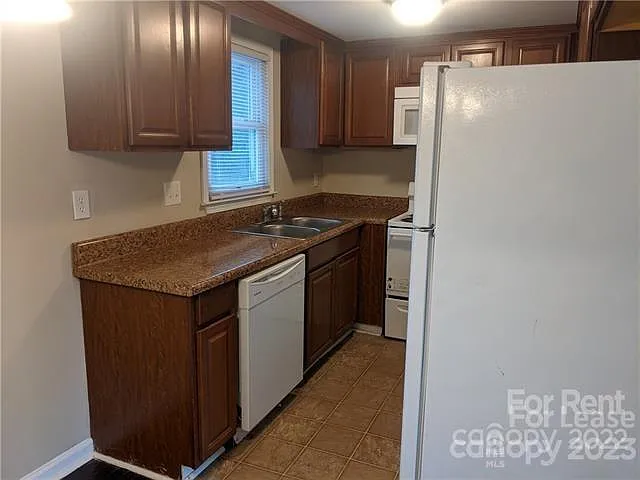 143 Waco Ave — Photo 6