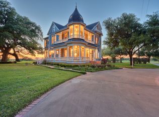 9105 Mayfair Ln, Brenham, TX 77833