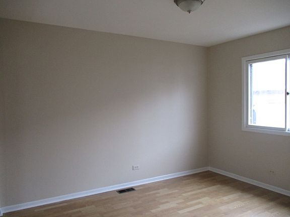 4th image of 317 Charlotte Pl