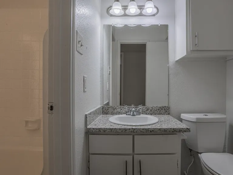 Northlake Manor Apartments — Photo 55