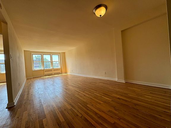 3rd image of 13955 35th Ave #6J