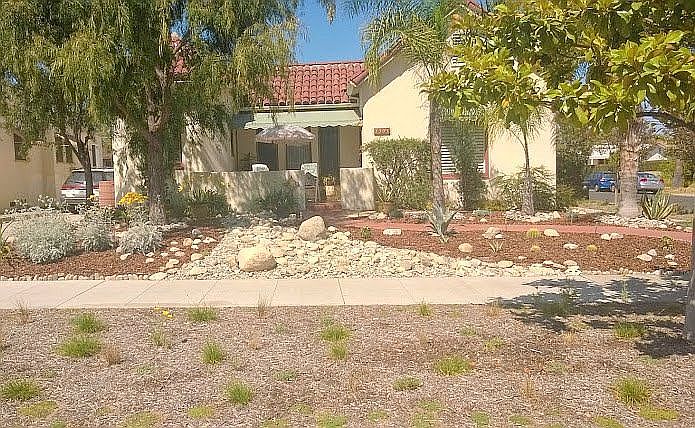 Corner lot, two parkways