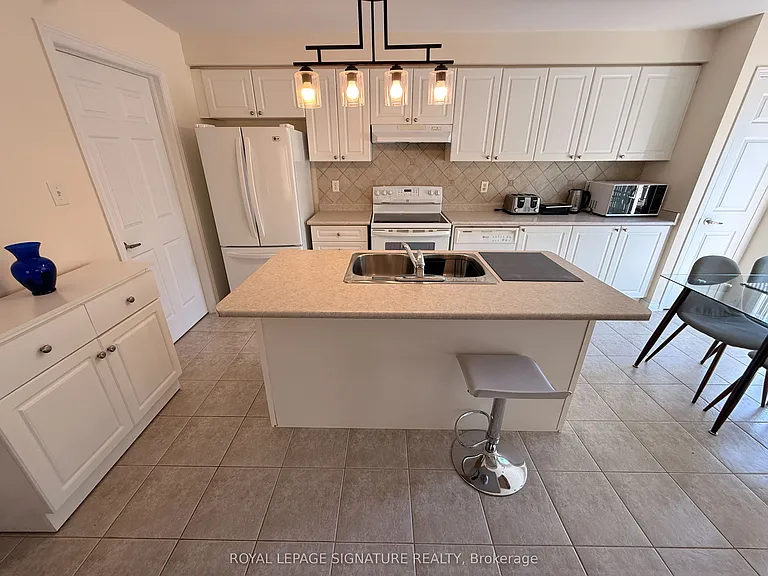 211 Chilcott Cres #MAIN 2ND FLOOR — Photo 9