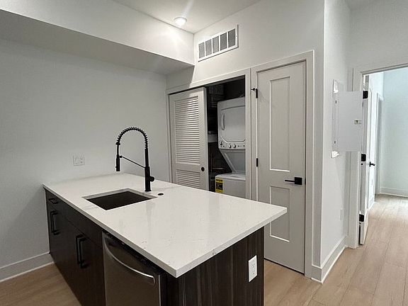 5th image of 3310 Fairmount Ave #6