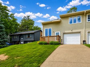 124 E Hughes Cir, Des Moines, IA 50315