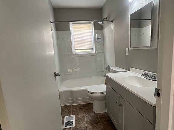 5th image of 1438 Lillian Ave