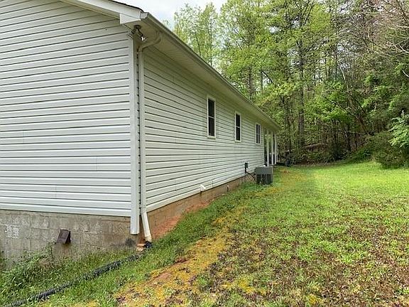3rd image of 1010 Zinfandel Ln