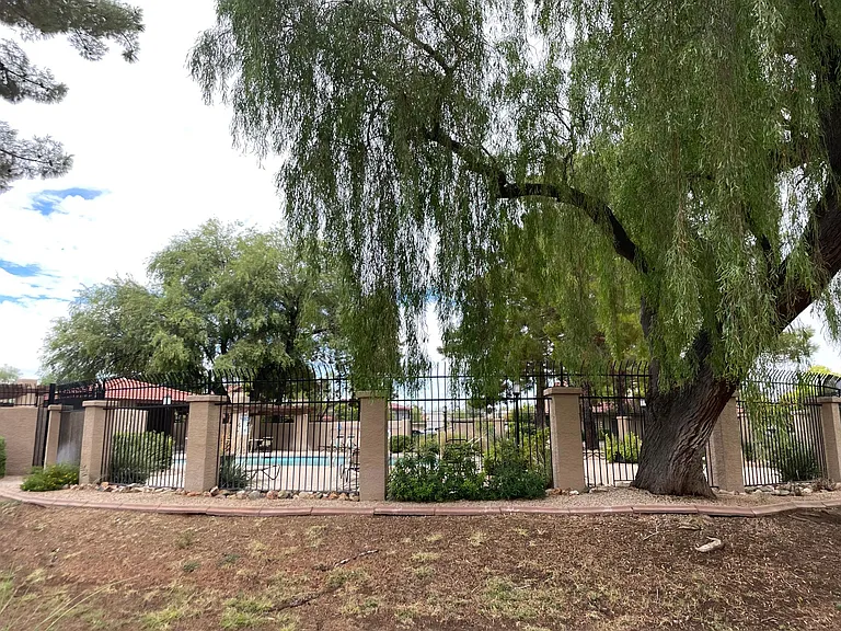 E Belleview Pl — Photo 39