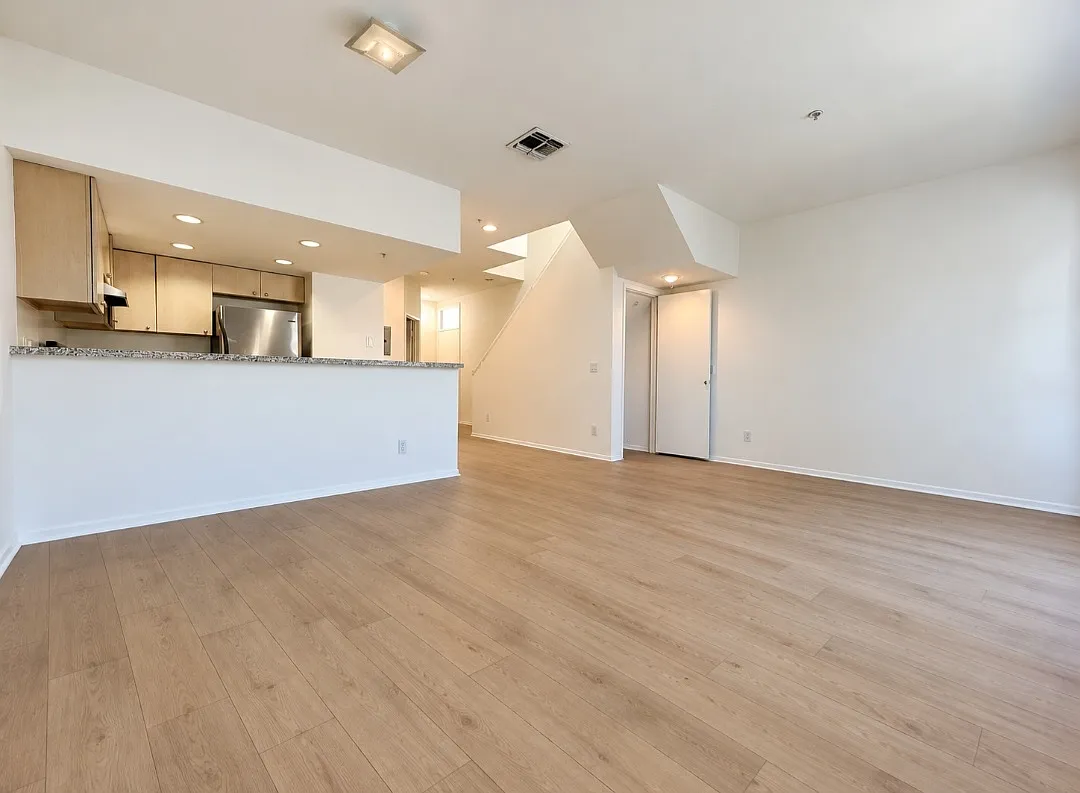 2 bed, 3.0 bath, $5,400 — Photo 4