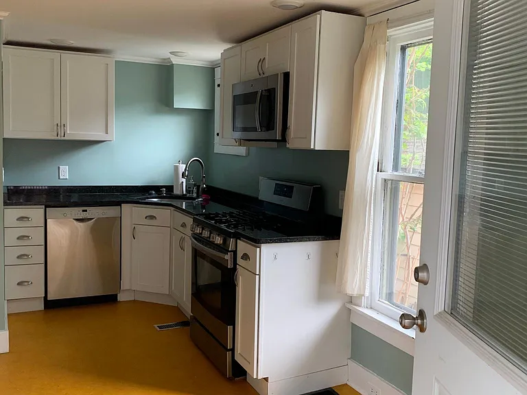 Updated kitchen with all the essentials